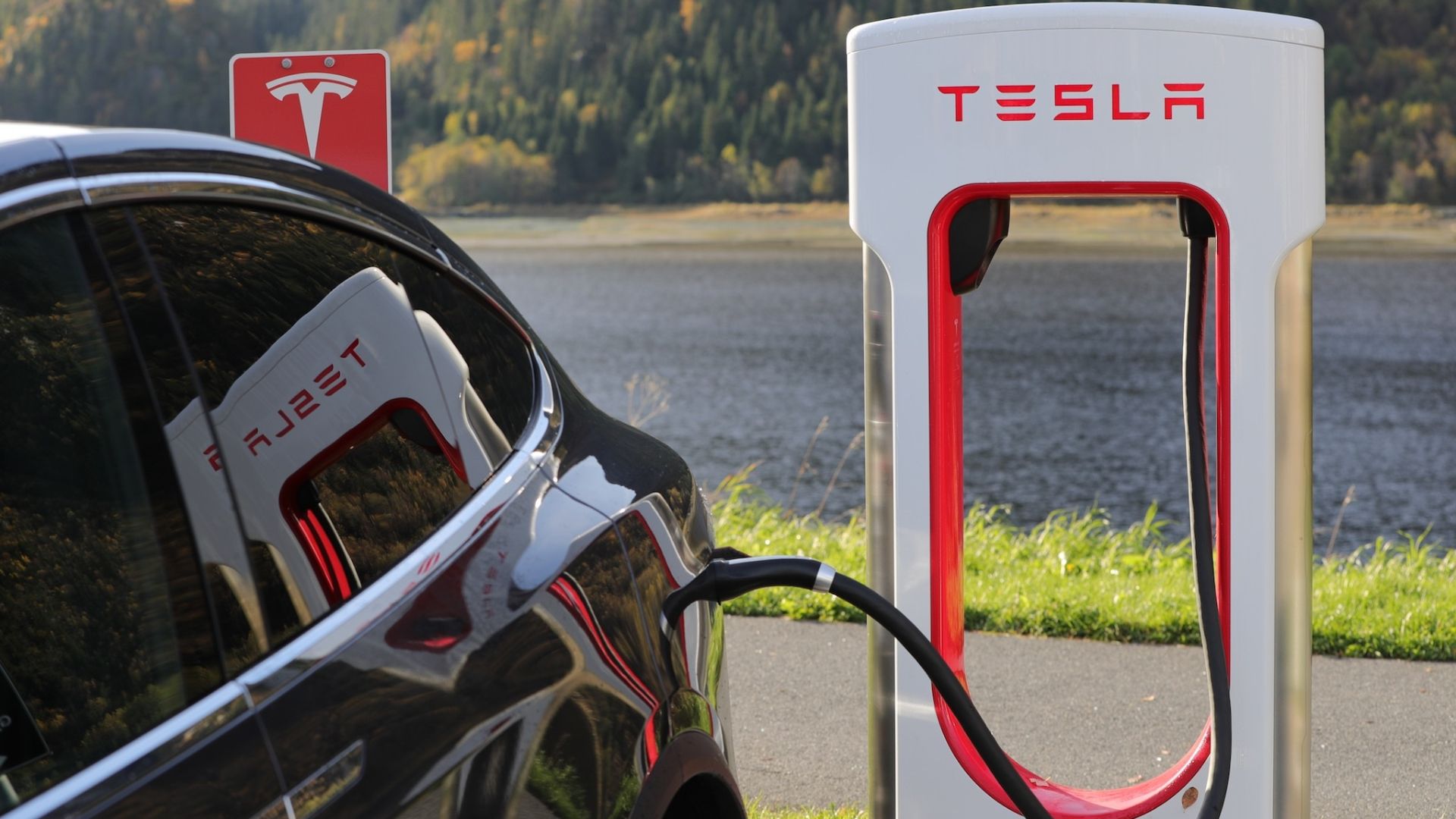 Tesla super snelle laadpaal